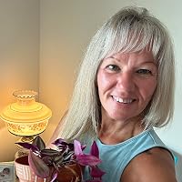 Profile Image for Amanda Crowe.