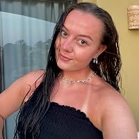 Profile Image for Stefanie Van Holten.