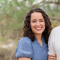 Profile Image for Lindsey Leon.