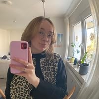 Profile Image for Angelika.