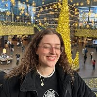 Profile Image for Julia Davies.