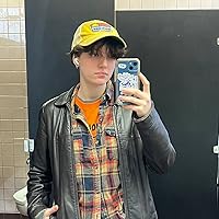 Жаңа музыкалық порно Анальды кеңейту үшін шамды қалай пайдалану керектігі туралы бейне