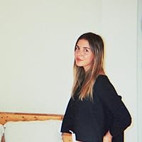 Profile Image for Laura Sierra.