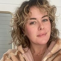Profile Image for Gretchen Walker.
