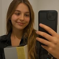 Profile Image for Taryn Davis.