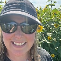 Profile Image for Suzanne Gluck.