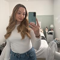 Profile Image for Lauren Emms.
