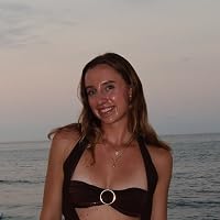 Profile Image for Olivia Nerpouni.