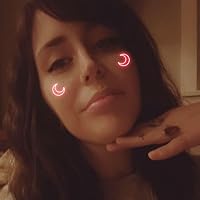 Profile Image for Kelly Bee.