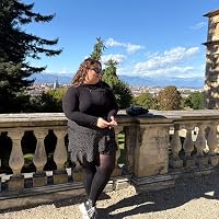Profile Image for Beatrice Villa.