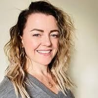 Profile Image for Clara Peace.