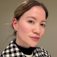 Profile Image for Julianna Lee.