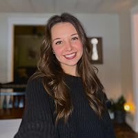 Profile Image for Laura Kelly.