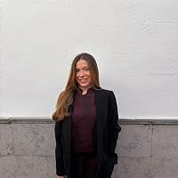 Profile Image for Isabel Segura.