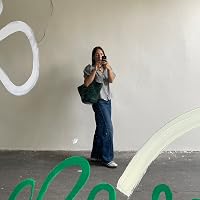 Profile Image for Laurie Tessa.