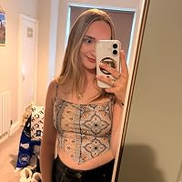 Profile Image for Holly Robert.