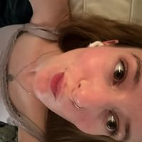 Profile Image for Lara Maxime.
