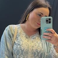 Profile Image for Laura Mackie.