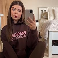 Profile Image for Ellie Lucas.