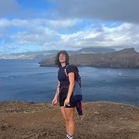 Profile Image for Julia Slingerland.