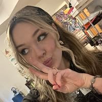 Profile Image for Ellen.