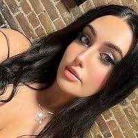 Profile Image for Amanda.