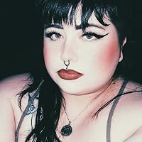 Profile Image for Bee.