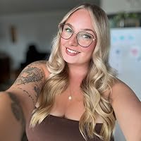 Profile Image for Naomie Lzt.