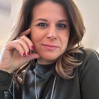 Profile Image for Mary Farias.