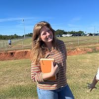Profile Image for Lauren Jones.