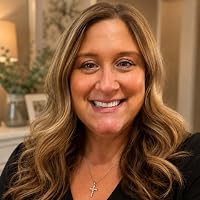 Profile Image for Dawn Lyons.