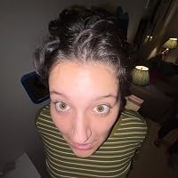Profile Image for Zoe Desjardins.