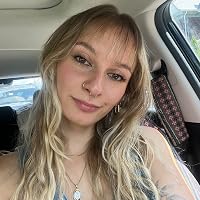 Profile Image for Chelsea Long.